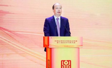 易会满首次就基金业高质量发展作全面阐述，坚决出清伪私募，谈到“基金赚钱、基民不赚钱”问题 中国金融四十人论坛 昨天